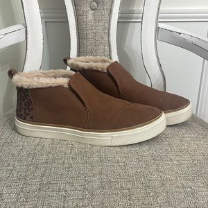 Women’s TOMS Mid-Top Slip-On shoes. Sz 11